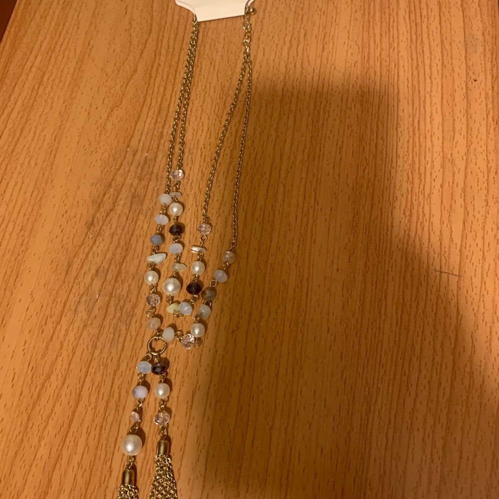 Chic Gold and Pearl Necklace